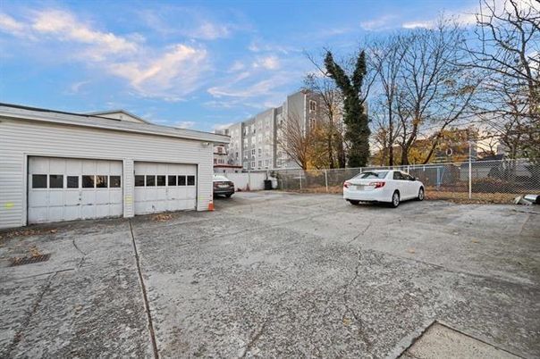 Detached Garage, Exterior
