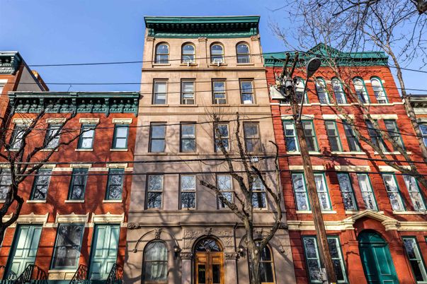 Exterior, Facade, Rowhouse
