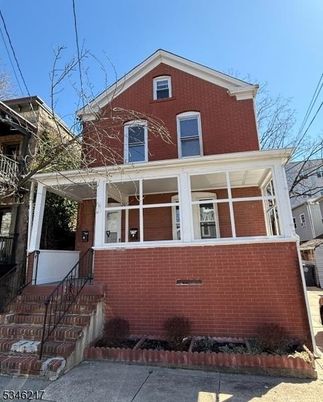 Exterior, Facade, Brick Facade, Queen Anne Victorian