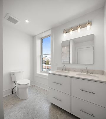 Bathroom, Dual Sink Vanities, Interior, Recessed Lighting