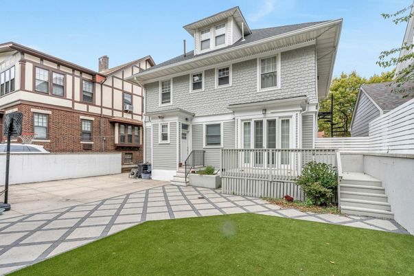 Exterior, Facade, Brick Facade, American Foursquare
