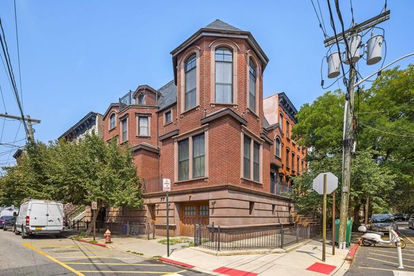 Exterior, Facade, Brick Facade, Queen Anne Victorian