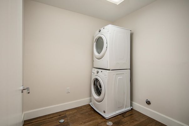 Interior, Utility Closets, Washer, Wood Texture Flooring