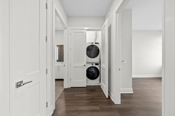 Interior, Utility Closets, Washer, Wood Texture Flooring