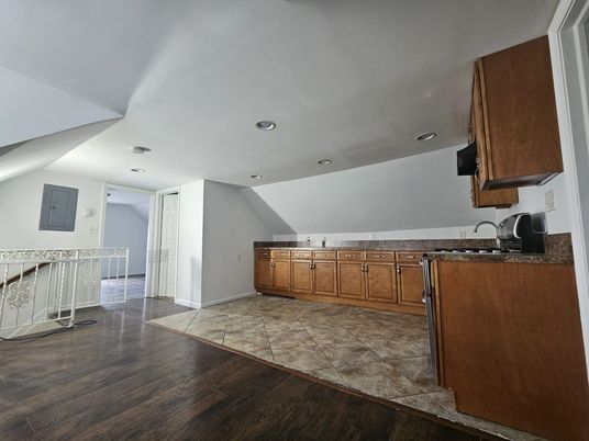 Interior, Recessed Lighting, Wood Texture Flooring
