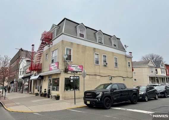 Exterior, Facade, Brick Facade, Rowhouse