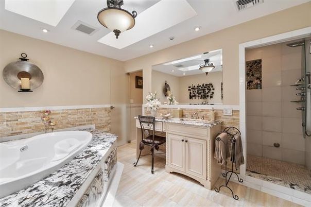 Bathroom, Dual Sink Vanities, Interior, Recessed Lighting