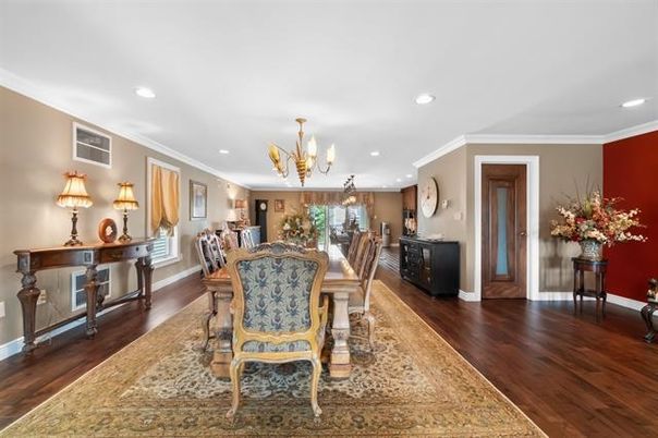 Chandelier, Dining room, Interior, Recessed Lighting, Wood Texture Flooring