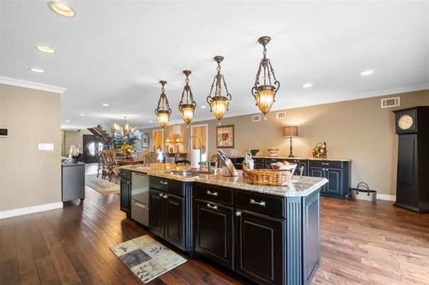Chandelier, Dining room, Interior, Kitchen, Pendant Lights, Recessed Lighting, Wood Texture Flooring