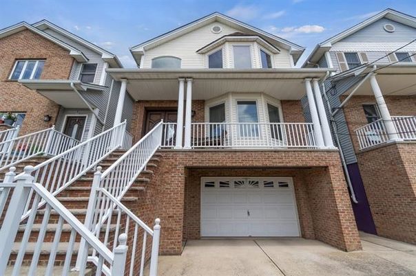 Attached, Exterior, Facade, Brick Facade, Rowhouse