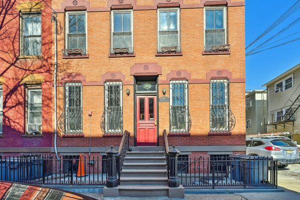 Exterior, Facade, Brick Facade, Rowhouse