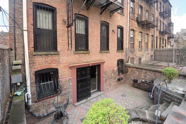 Exterior, Facade, Brick Facade, Rowhouse