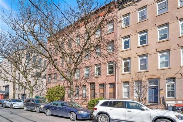 Exterior, Facade, Brick Facade, Rowhouse