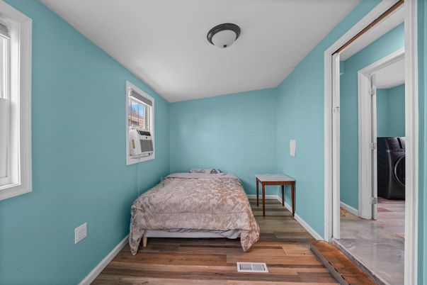 Bedroom, Interior, Washer, Wood Texture Flooring