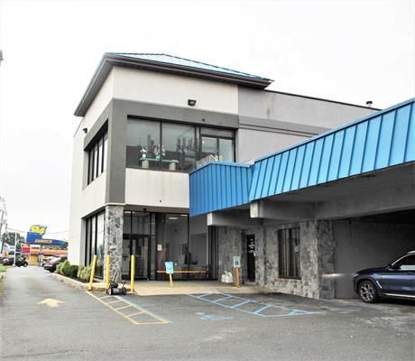 Exterior, Facade, Modern