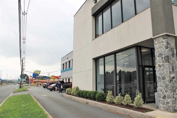 Exterior, Facade, Modern