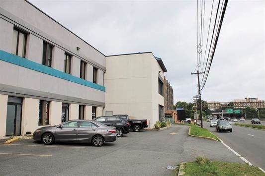 Exterior, Facade, Modern