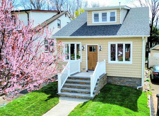 Exterior, Facade, Cape Cod