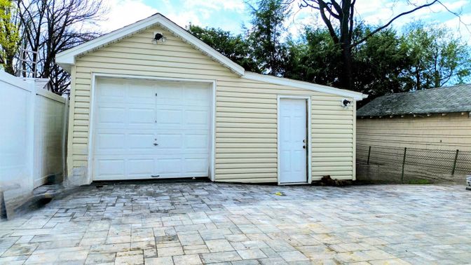 Detached Garage, Exterior