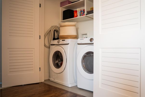 Interior, Utility Closets, Washer, Wood Texture Flooring