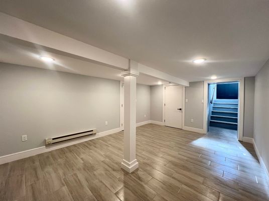 Empty room, Interior, Recessed Lighting, Wood Texture Flooring