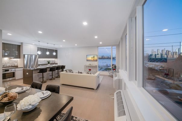 Interior, Kitchen, Living room, Pendant Lights, Recessed Lighting, Stainless Steel Appliances