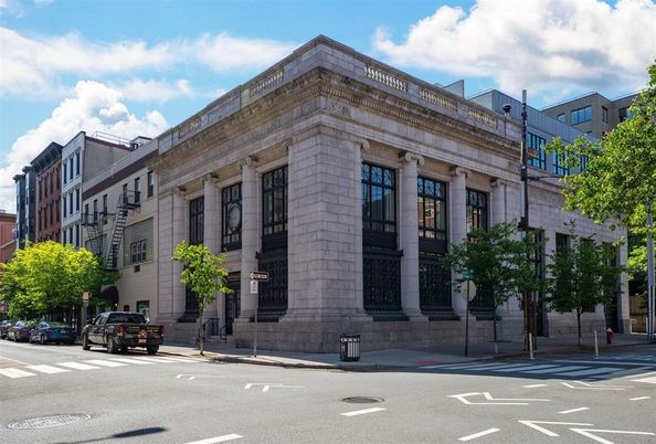 Exterior, Facade, Chicago School