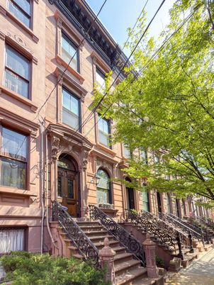 Exterior, Facade, Brownstone