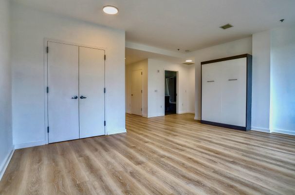 Empty room, Interior, Recessed Lighting, Wood Texture Flooring