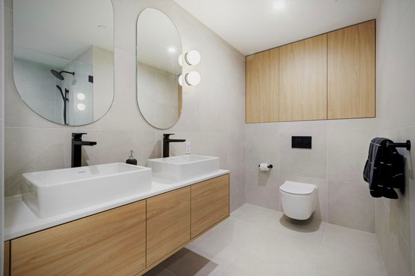 Bathroom, Dual Sink Vanities, Interior, Recessed Lighting
