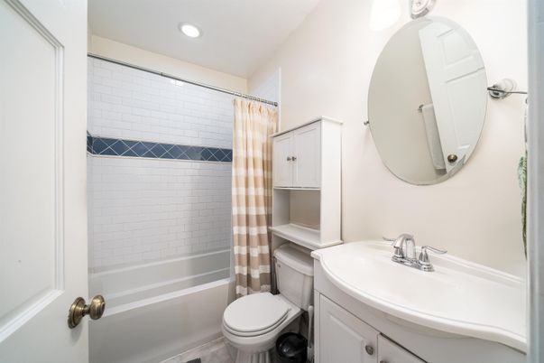 Bathroom, Interior, Recessed Lighting