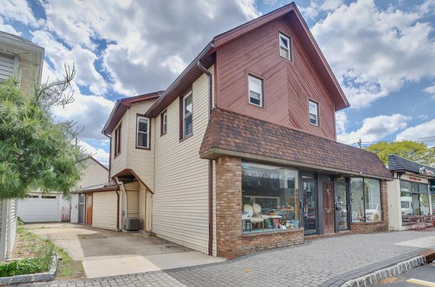 Exterior, Facade, Brick Facade, Queen Anne Victorian