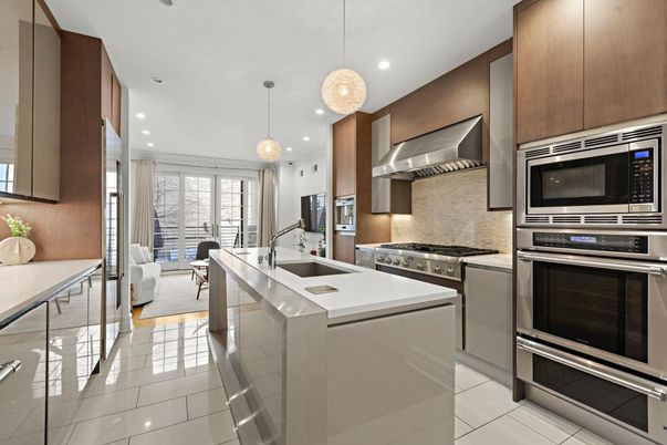 Interior, Kitchen, Living room, Pendant Lights, Recessed Lighting, Stainless Steel Appliances