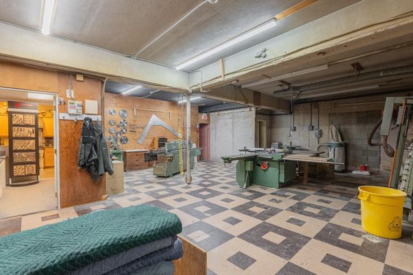 Garage, Interior