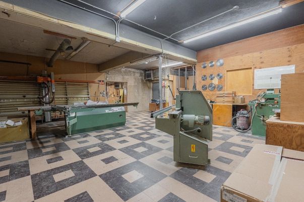 Garage, Interior