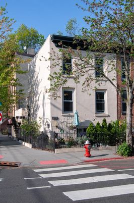 Exterior, Facade, Rowhouse
