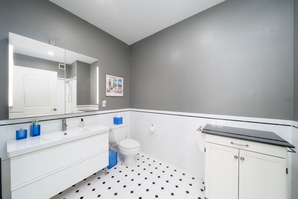 Bathroom, Interior, Recessed Lighting
