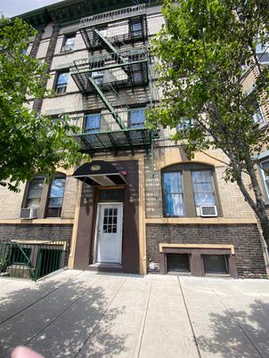 Exterior, Facade, Brick Facade, Rowhouse