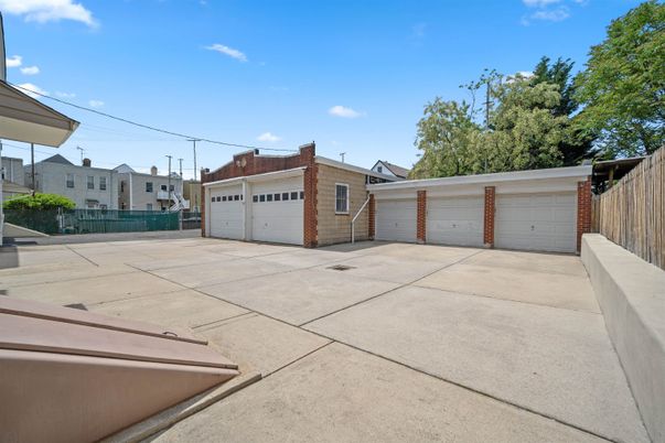 Detached Garage, Exterior