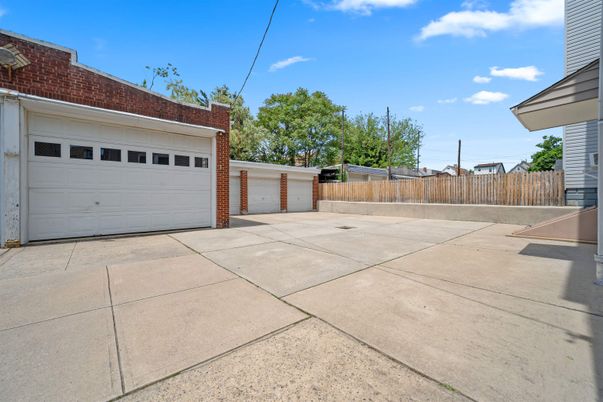 Detached Garage, Exterior
