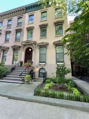 Exterior, Facade, Brownstone