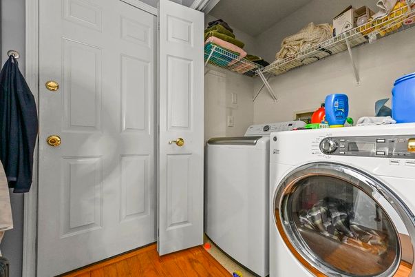 Interior, Washer, Wood Texture Flooring