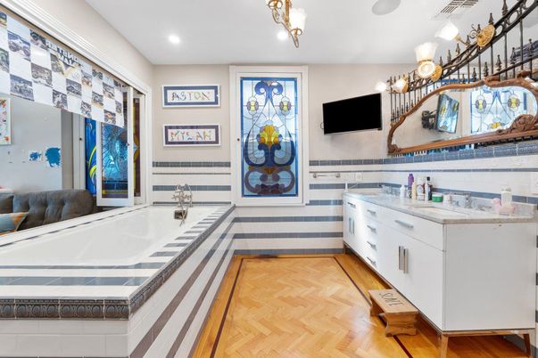 Bathroom, Interior, Recessed Lighting, Wood Texture Flooring