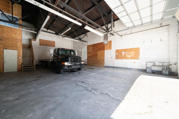 Garage, Interior, Wooden Walls