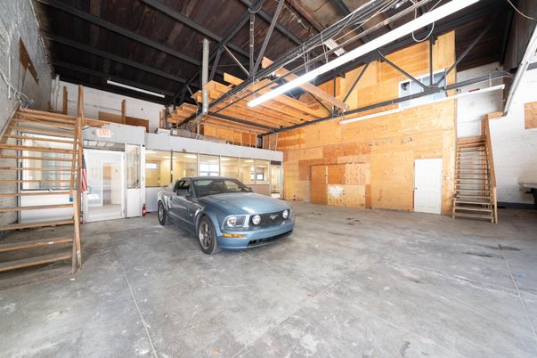Garage, Interior