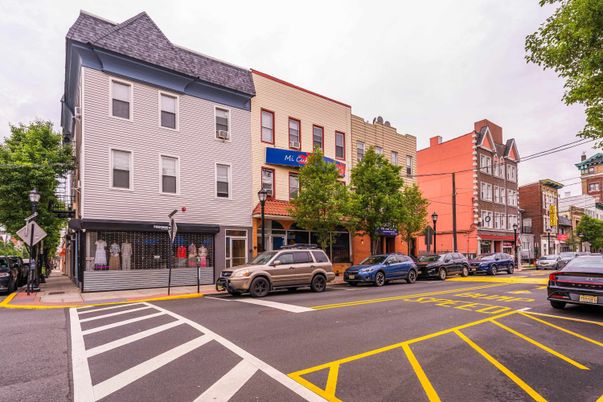 Exterior, Facade, Rowhouse