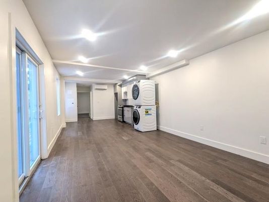 Interior, Washer, Wood Texture Flooring