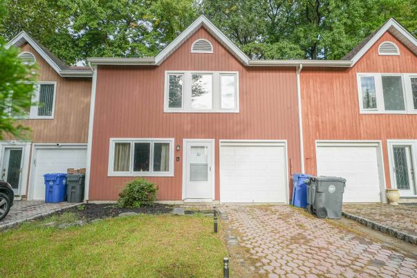Attached, Exterior, Facade, Rowhouse