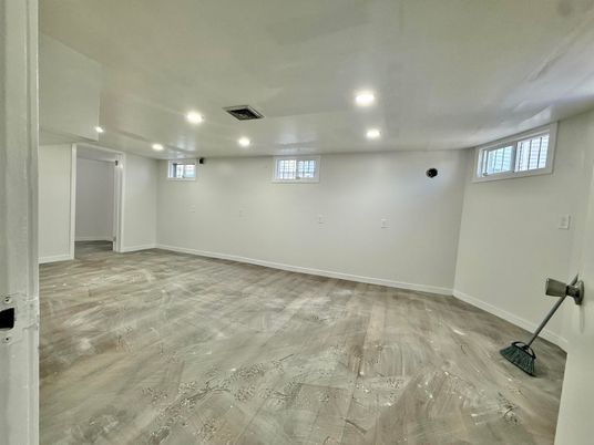 Empty room, Interior, Recessed Lighting