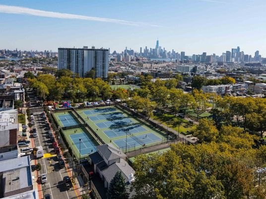Exterior, Tennis Courts